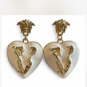 Gold and white V heart earrings #heartjewellery